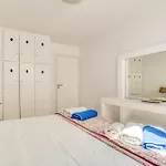 Villa By The Sea With Pool Parasporos 1 *