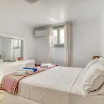 Villa By The Sea With Pool Parasporos 1 *