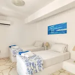 Villa By The Sea With Pool Parasporos 1 Páros