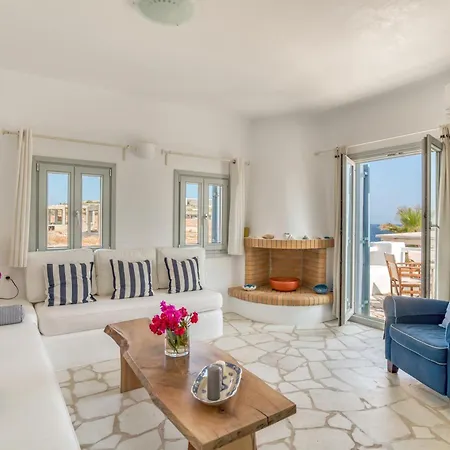 Villa By The Sea With Pool Parasporos 1