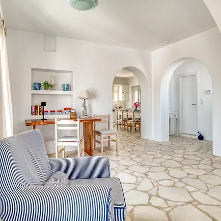 Villa By The Sea With Pool Parasporos 1 *