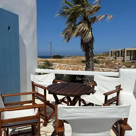 Villa By The Sea With Pool Parasporos 1